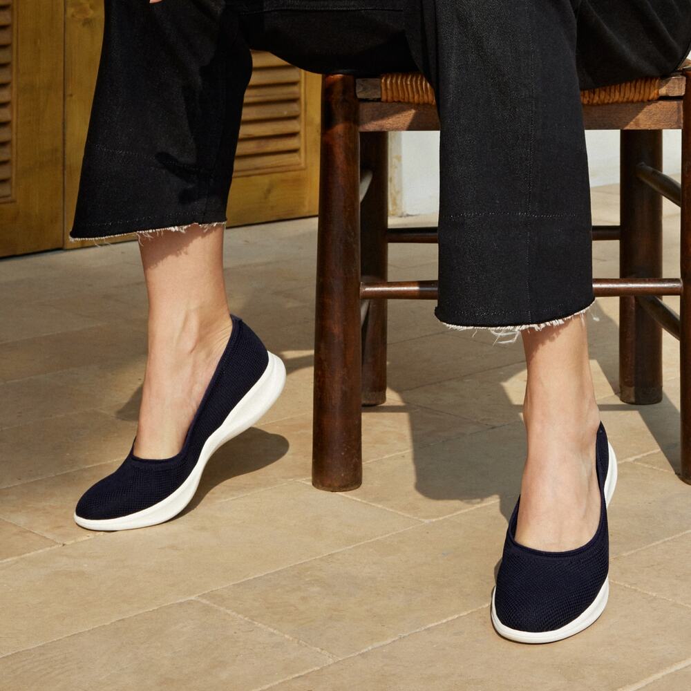 Vivaia Izabel Walker Pro Hybrid Comfort Support Knit Water RPT Flats Navy 8.5